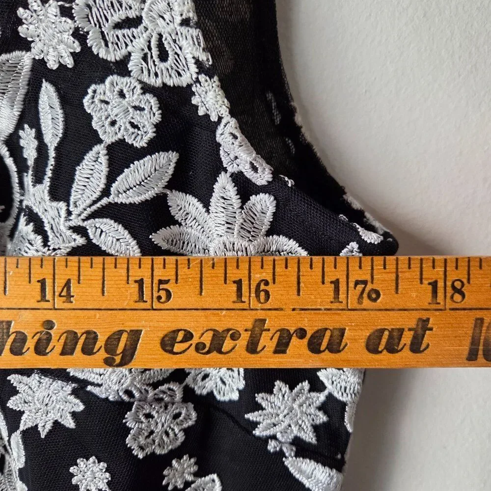 EUC BEAUTIFUL WHITE HOUSE BLACK MARKET WHITE BLACK EMBROIDERED DRESS SIZE 10 / M - Picture 14 of 16